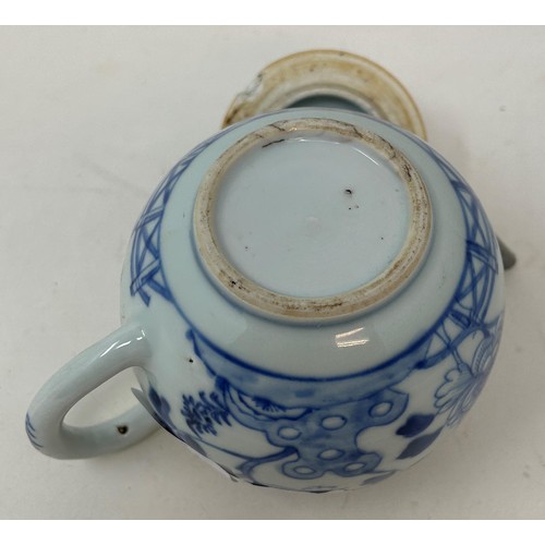 1005 - A Chinese porcelain teapot and cover, with floral decoration in underglaze blue, 13.5 cm high