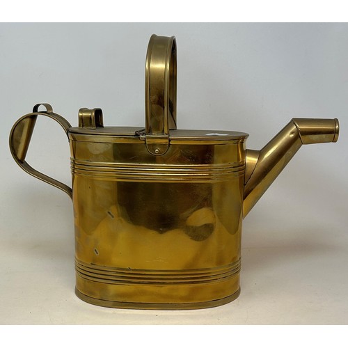 1024 - A Victorian brass watering can, 33 cm high