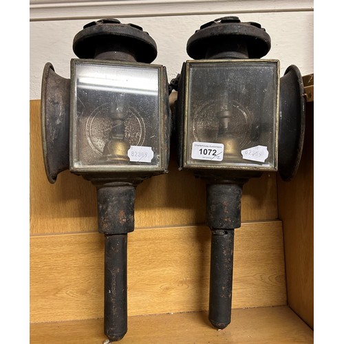 661 - A pair of painted metal carriage lamps, 46 cm high