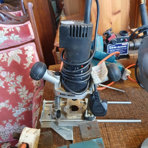 518 - An Axminster belt sander, a Hilka 6 inch bench grinder, and other assorted tools (qty)  Note: From a... 