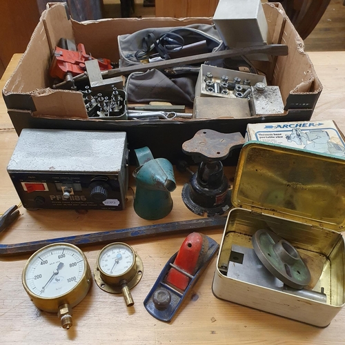 541 - A Record Imp vice, and other assorted tools (box)