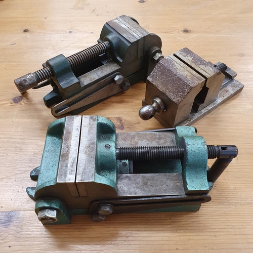 549 - A 2 1/2 inch vice, and two other vices (3)