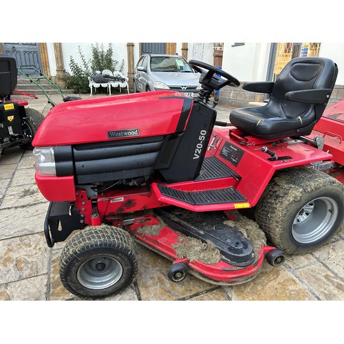 526 - A Westwood V20-50 garden tractor lawn mower, with a Countax grass box, one key  Note: From a decease... 