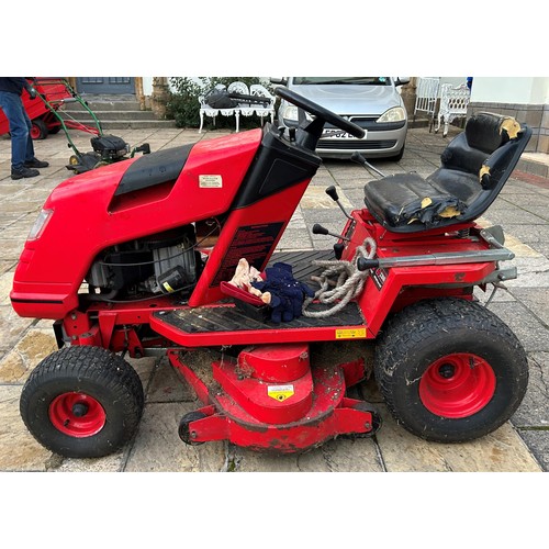 527 - A Countax K18 twin 42 inch/107 cm cut ride on garden tractor lawn mower, one key  Note: From a decea... 