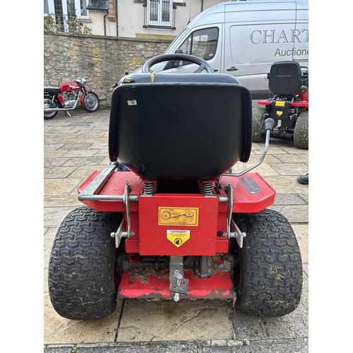 527 - A Countax K18 twin 42 inch/107 cm cut ride on garden tractor lawn mower, one key  Note: From a decea... 