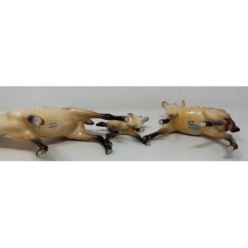 793 - A Beswick stag, a deer, a fawn, and two Babycham fawns (5)