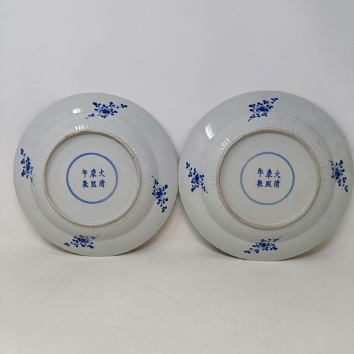 602 - A pair of Chinese blue and white plates, six character mark to the base, 25 cm diameter