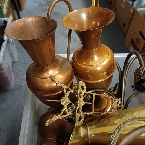 681 - A copper and brass kettle, and assorted metalwares (box)