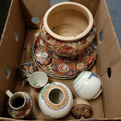 696 - A Japanese Imari plate, 31 cm diameter, and assorted Asian ceramics (box)