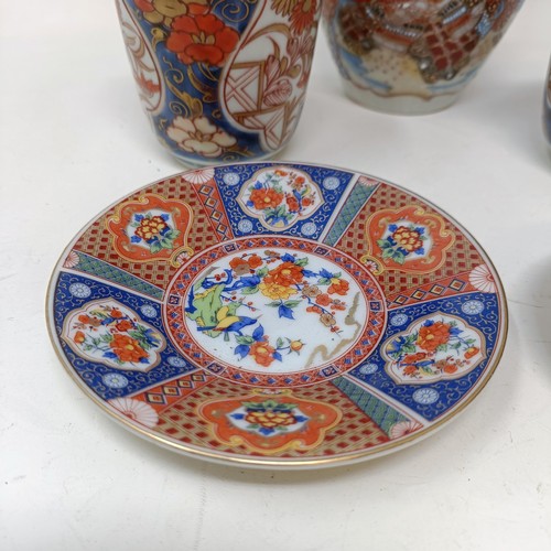 696 - A Japanese Imari plate, 31 cm diameter, and assorted Asian ceramics (box)