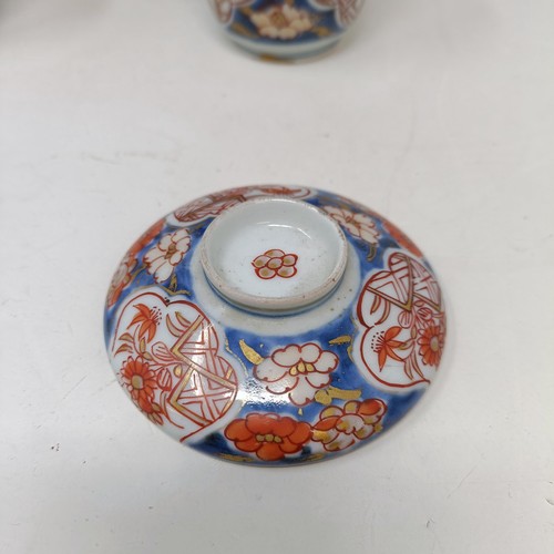 696 - A Japanese Imari plate, 31 cm diameter, and assorted Asian ceramics (box)