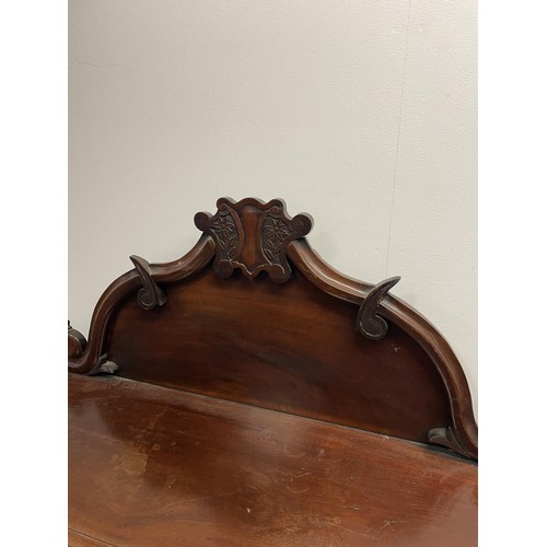 942 - A mahogany chiffonier, 95 cm wide