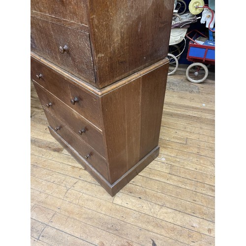 966 - An early 20th century oak chest on chest, 162 cm wide