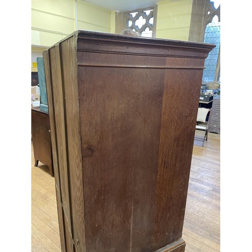 966 - An early 20th century oak chest on chest, 162 cm wide