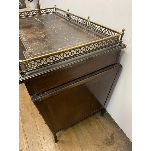 907 - An Edwardian mahogany pedestal desk, the top with a brass gallery above nine drawers, with satinwood... 