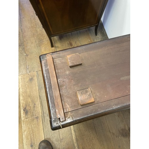 907 - An Edwardian mahogany pedestal desk, the top with a brass gallery above nine drawers, with satinwood... 