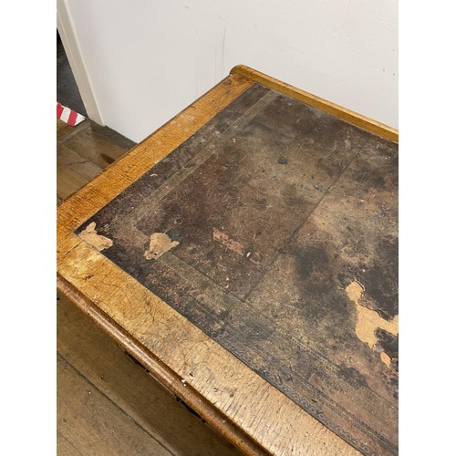 908 - An early 20th century oak pedestal desk, having eight drawers, 150 cm wide