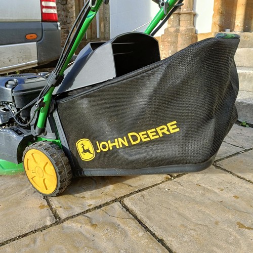 556 - A John Deere Turbostar petrol lawn mower