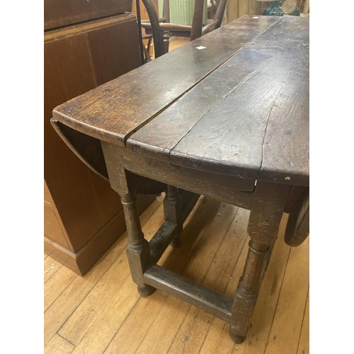 951 - An 18th century oak gateleg table, 130 cm wide