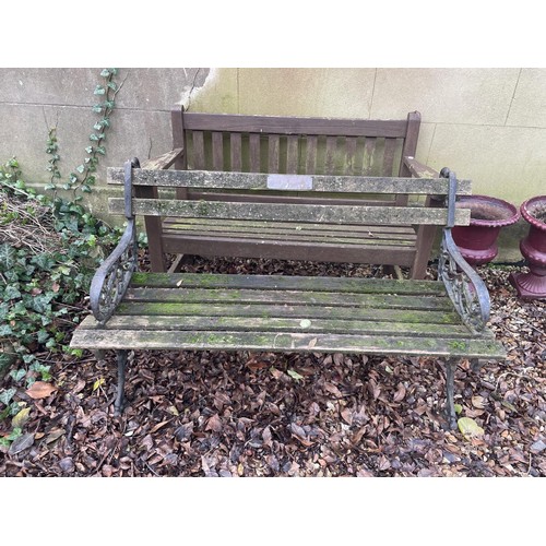 1002 - A wooden garden bench, 122 cm wide, and another garden bench (2)