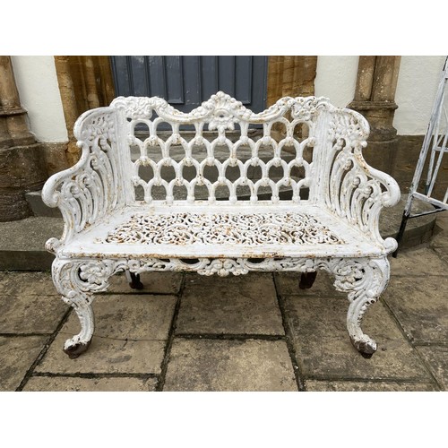 1009 - A white painted cast iron two seater garden bench, with pierced decoration and cabriole legs, 111 cm... 