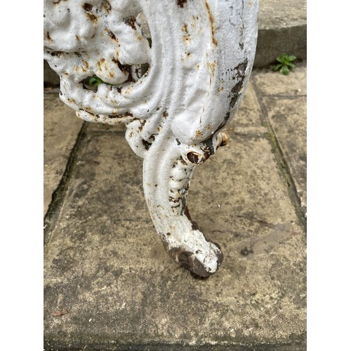 1009 - A white painted cast iron two seater garden bench, with pierced decoration and cabriole legs, 111 cm... 