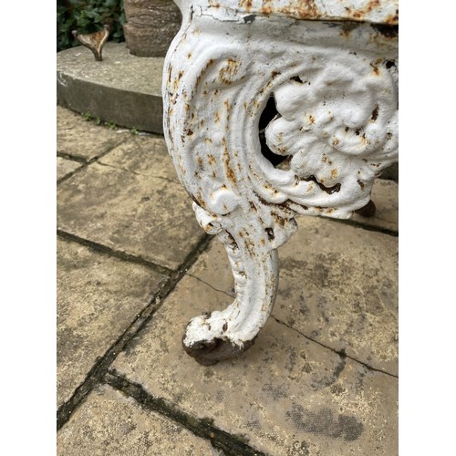 1009 - A white painted cast iron two seater garden bench, with pierced decoration and cabriole legs, 111 cm... 