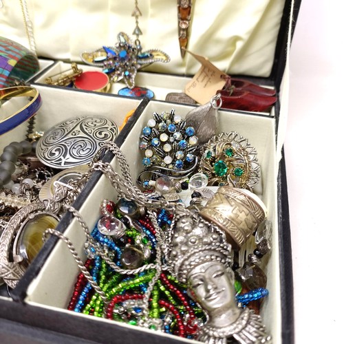 805 - Assorted costume jewellery