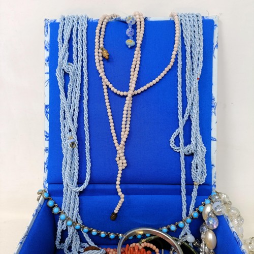 806 - A coral necklace, and assorted costume jewellery (box)