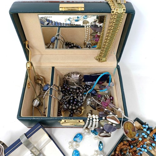 807 - Assorted costume jewellery (box)