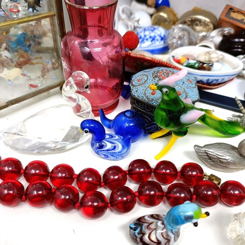 808 - A red bead necklace, assorted miniature glass ornaments, and other items (box)