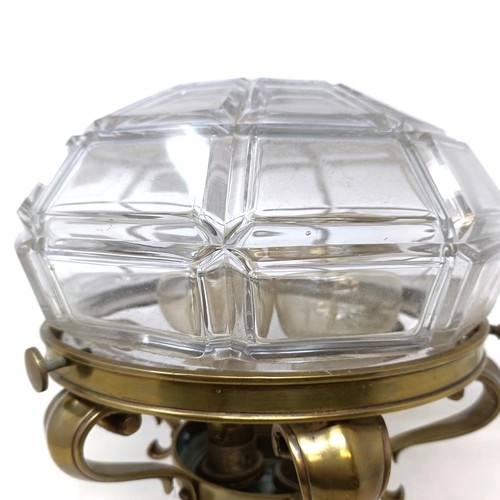 811 - A brass and glass wall light, 24 cm diameter