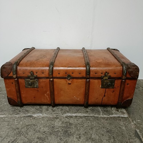 825 - A brown leather trunk, 91 cm wide, and three other cases (4)