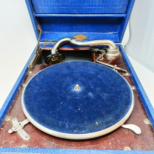 827 - A gramophone