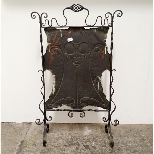 93 - A Arts and crafts wrought iron and copper fire screen, 64 x 42 cm