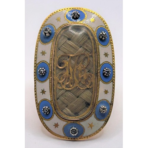 62 - An antique yellow coloured metal and hair plait memorium panel ring, with blue and white enamel deco... 