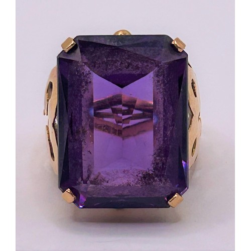 147 - An 18ct gold and purple stone ring, ring size N