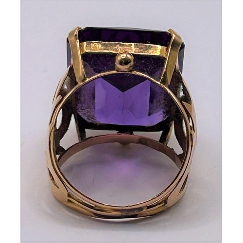 147 - An 18ct gold and purple stone ring, ring size N