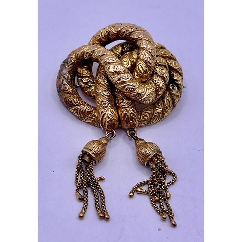 187 - A late 19th/early 20th century yellow coloured metal rope twist brooch, cased