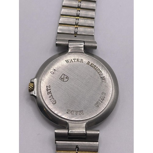 236 - A gentleman's stainless steel Dunhill wristwatch