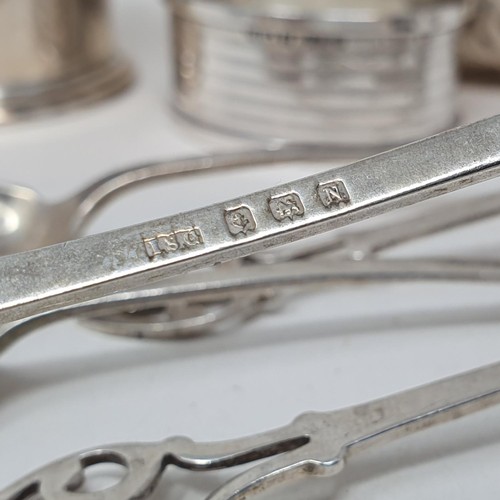 376 - A George V silver cream jug, a sugar bowl, a set of five teaspoons and a napkin ring, various dates ... 