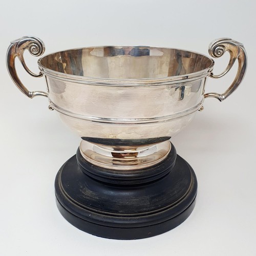 287 - A late Victorian silver trophy cup, engraved Northumberland & Berwickshire Puppy Show Won By Thomas ... 