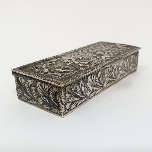 312 - A Spanish sliver box, in the ditch style decorated cherubs, 74.7 g, 8 cm wide