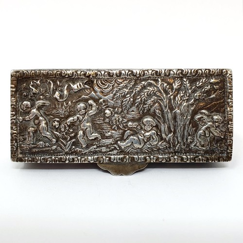 312 - A Spanish sliver box, in the ditch style decorated cherubs, 74.7 g, 8 cm wide