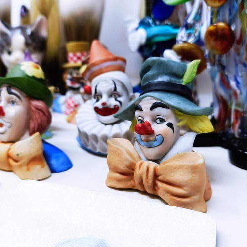 523 - A Murano glass clown, 30 cm high, two others, a pair of pottery cats, another, assorted clown figure... 