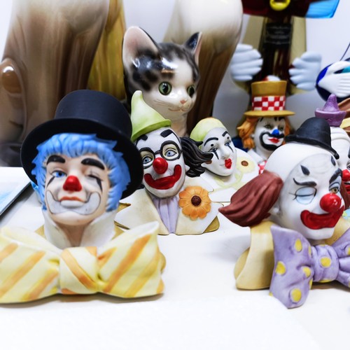 523 - A Murano glass clown, 30 cm high, two others, a pair of pottery cats, another, assorted clown figure... 