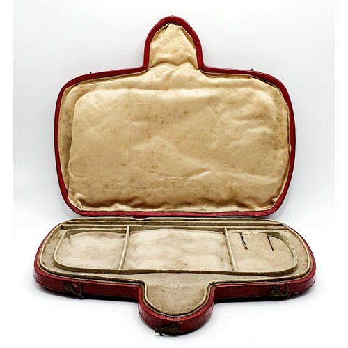 163A - A late 19th/early 20th century fitted leather jewellery case, 20 cm wide