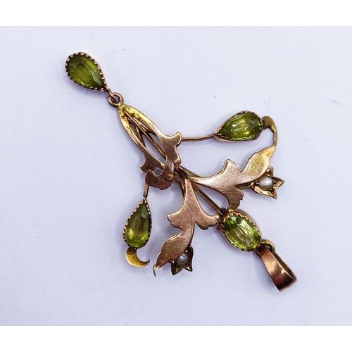 138 - A 9ct gold, peridot and seed pearl pendant