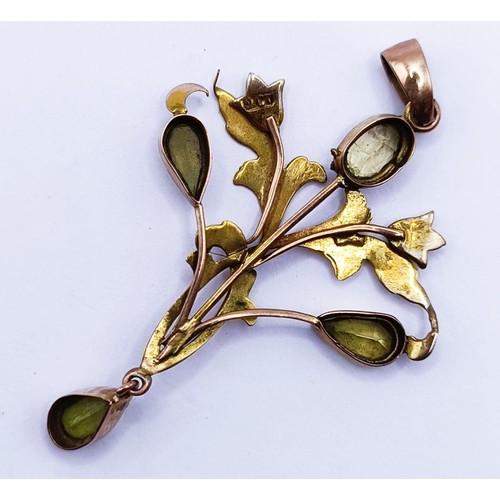 138 - A 9ct gold, peridot and seed pearl pendant