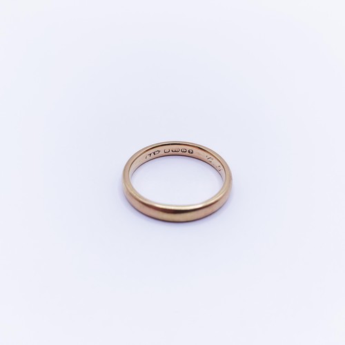 140 - An 18ct gold wedding band, ring size O, 3.9 g